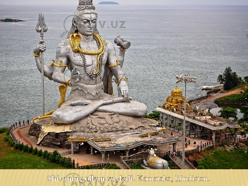 Shivaning ulkan xaykali. Karnataka, Hindiston. 