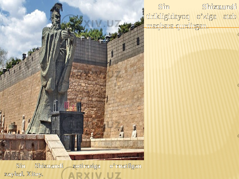 Sin Shixuandi xotirasiga o’rnatilgan xaykal. Xitoy. Sin Shixuandi tirikligidayoq o’ziga atab maqbara qurdirgan. 