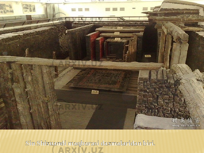Sin Shixuandi maqbarasi daxmalaridan biri. 