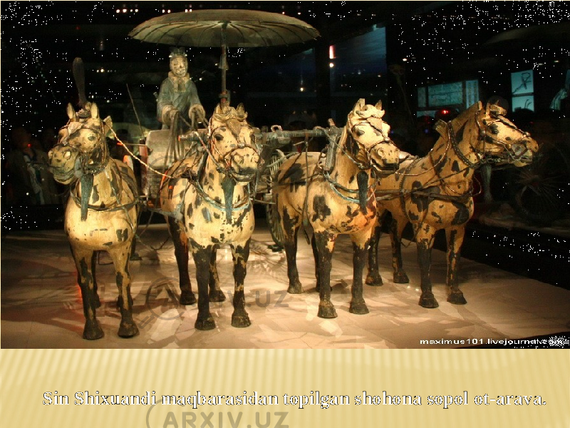 Sin Shixuandi maqbarasidan topilgan shohona sopol ot-arava. 