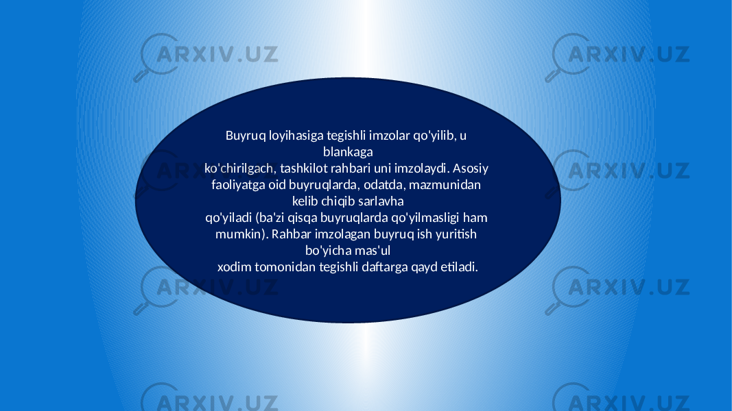 Buyruq loyihasiga tegishli imzolar qo&#39;yilib, u blankaga ko&#39;chirilgach, tashkilot rahbari uni imzolaydi. Asosiy faoliyatga oid buyruqlarda, odatda, mazmunidan kelib chiqib sarlavha qo&#39;yiladi (ba&#39;zi qisqa buyruqlarda qo&#39;yilmasligi ham mumkin). Rahbar imzolagan buyruq ish yuritish bo&#39;yicha mas&#39;ul xodim tomonidan tegishli daftarga qayd etiladi. 