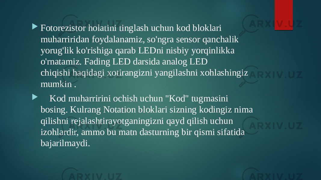  Fotorezistor holatini tinglash uchun kod bloklari muharriridan foydalanamiz, so&#39;ngra sensor qanchalik yorug&#39;lik ko&#39;rishiga qarab LEDni nisbiy yorqinlikka o&#39;rnatamiz. Fading LED darsida analog LED chiqishi haqidagi xotirangizni yangilashni xohlashingiz mumkin .  Kod muharririni ochish uchun &#34;Kod&#34; tugmasini bosing. Kulrang Notation bloklari sizning kodingiz nima qilishni rejalashtirayotganingizni qayd qilish uchun izohlardir, ammo bu matn dasturning bir qismi sifatida bajarilmaydi. 