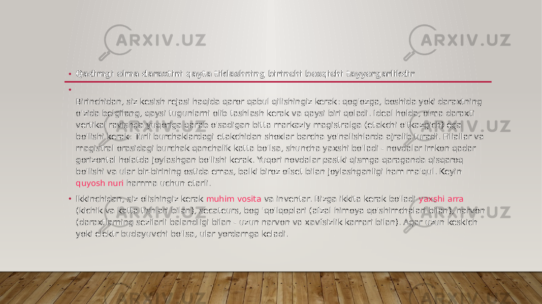 • Qadimgi olma daraxtini qayta tiklashning birinchi bosqichi tayyorgarlikdir • Birinchidan, siz kesish rejasi haqida qaror qabul qilishingiz kerak: qog&#39;ozga, boshida yoki daraxtning o&#39;zida belgilang, qaysi tugunlarni olib tashlash kerak va qaysi biri qoladi. Ideal holda, olma daraxti vertikal ravishda yuqoriga qarab o&#39;sadigan bitta markaziy magistralga (etakchi o&#39;tkazgich) ega bo&#39;lishi kerak. Turli burchaklardagi etakchidan shoxlar barcha yo&#39;nalishlarda ajralib turadi. Filiallar va magistral orasidagi burchak qanchalik katta bo&#39;lsa, shuncha yaxshi bo&#39;ladi - novdalar imkon qadar gorizontal holatda joylashgan bo&#39;lishi kerak. Yuqori novdalar pastki qismga qaraganda qisqaroq bo&#39;lishi va ular bir-birining ostida emas, balki biroz ofset bilan joylashganligi ham ma&#39;qul. Keyin  quyosh nuri  hamma uchun etarli. • Ikkinchidan, siz olishingiz kerak  muhim vosita  va inventar. Bizga ikkita kerak bo&#39;ladi  yaxshi arra (kichik va katta tishlari bilan), secateurs, bog &#39;qo&#39;lqoplari (afzal himoya qo&#39;shimchalari bilan), narvon (daraxtlarning sezilarli balandligi bilan - uzun narvon va xavfsizlik kamari bilan). Agar uzun keskich yoki elektr budayuvchi bo&#39;lsa, ular yordamga keladi. 